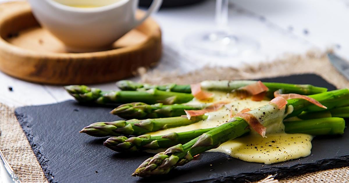 He probado 5 formas de cocinar los espárragos y este es el método que roza la perfección