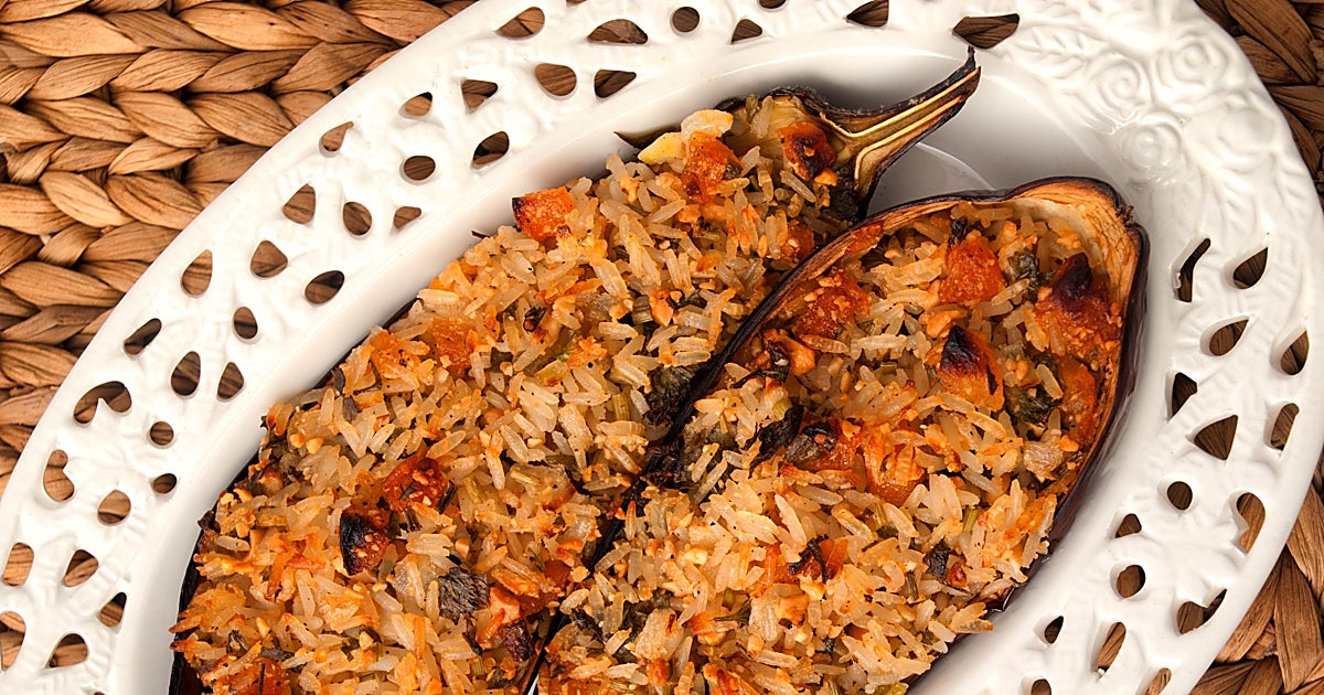Berenjenas rellenas de alubias, arroz integral Brillante, champiñones y tomate