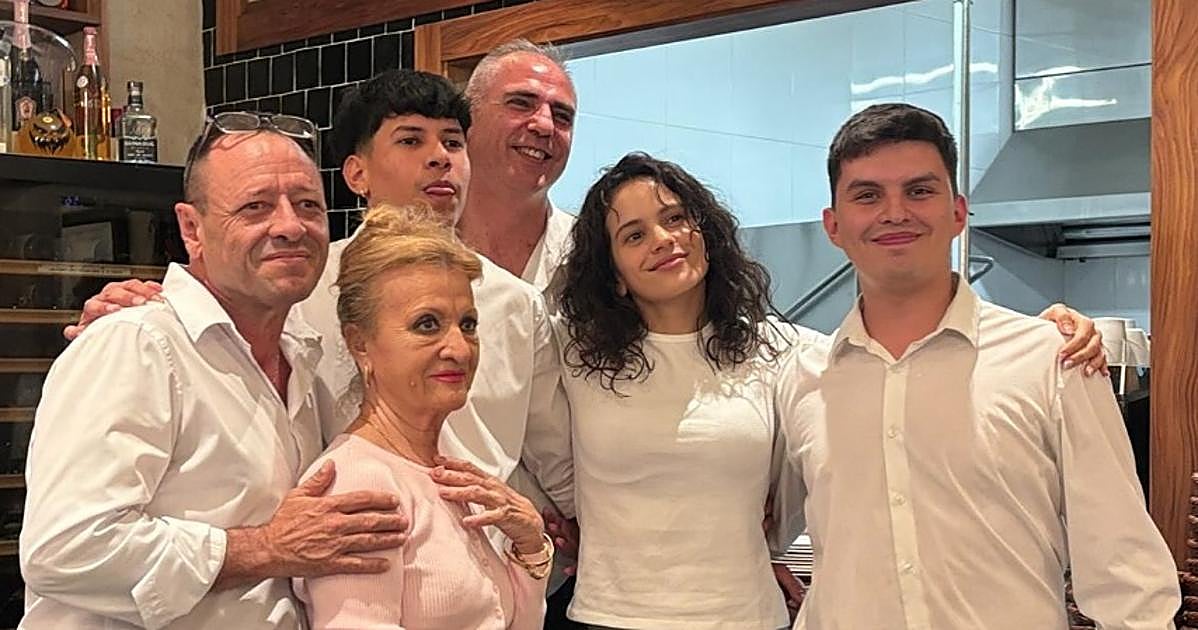 La 'sevillanía' de Rosalía: de Casa Morales a la Bodeguita Antonio Romero para comerse un piripi