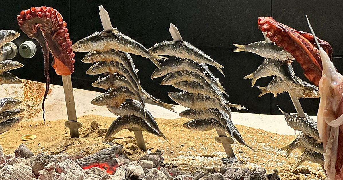 El restaurante Armanda recupera sus 'Noches de Espetos' para el verano