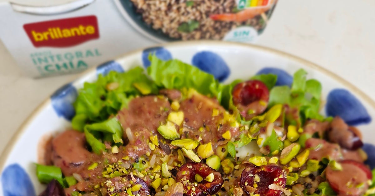 Ensalada de cerezas, arroz integral con chía Brillante, burrata y vinagreta de cerezas