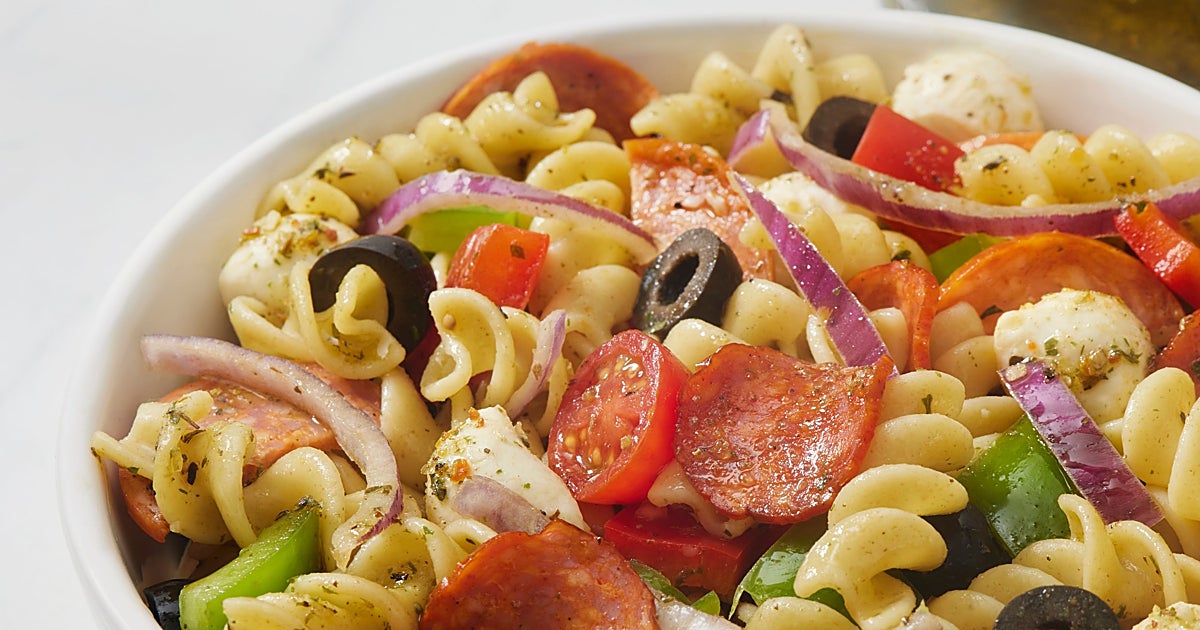Ensalada de pasta con salsa de yogur