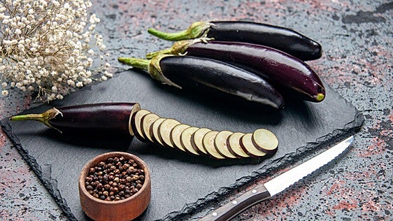 Por qué deberías salar la berenjena antes de cocinarla