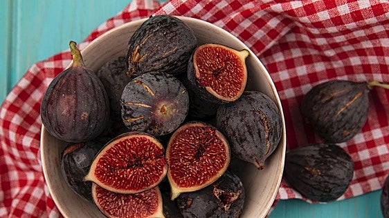 La fruta de agosto que más sacia y que puedes usar en ensaladas, postres y desayunos