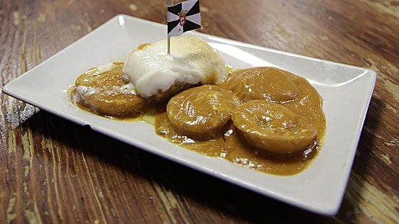 Los bares de Sevilla acompañan sus tapas con una bandera de Ceuta como muestra de solidaridad