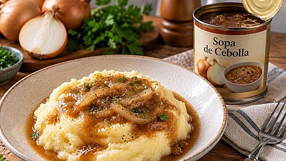 Olvídate de la salsa: el puré de patatas queda diez veces mejor acompañado de esta sopa de lata