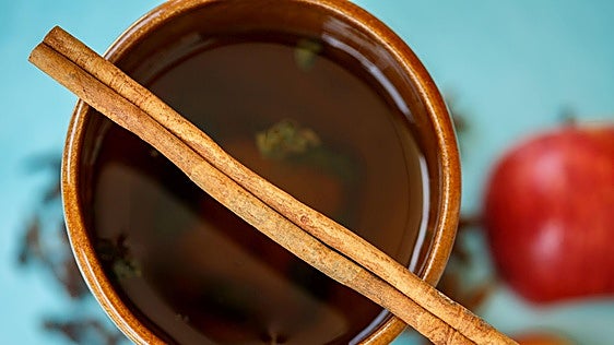 Hervir nuez moscada con canela en casa: para qué sirve y por qué recomiendan hacerlo