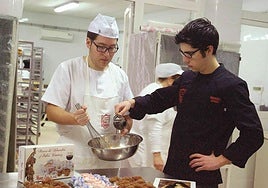 Hermanos Aguilar (Pastelería Manuel Aguilar) en su obrador de Montilla (Córdoba)
