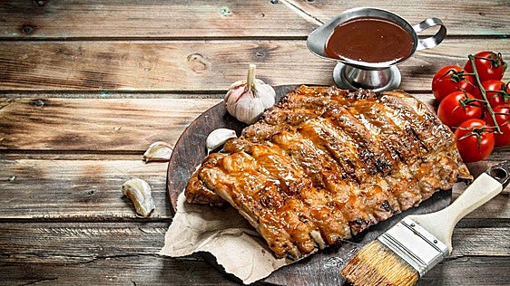 Cuánto tiempo hay que cocinar las costillas en el horno para que queden tan tiernas que se separen del hueso