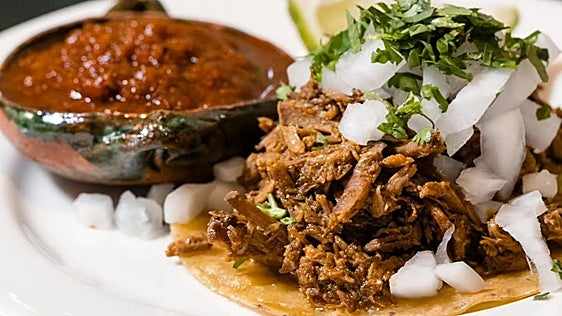 Una de las propuestas con ternera deshebrada en salsa de chile pasilla de El Tecolote Antojitos Mexicanos (Córdoba)