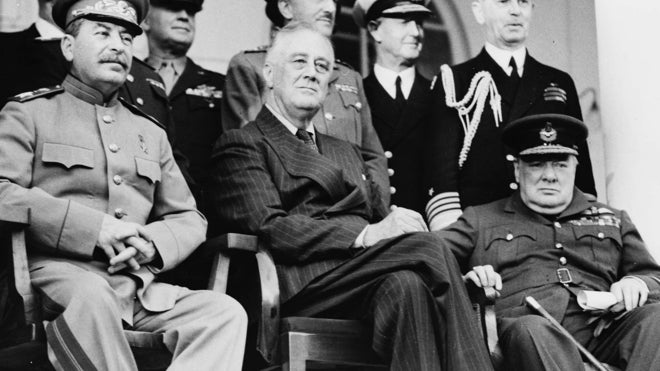 Stalin (izquierda), Roosevelt y Churchill (derecha)