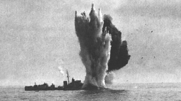 Imagen del hundimiento del destructor británico HMS Berkeley