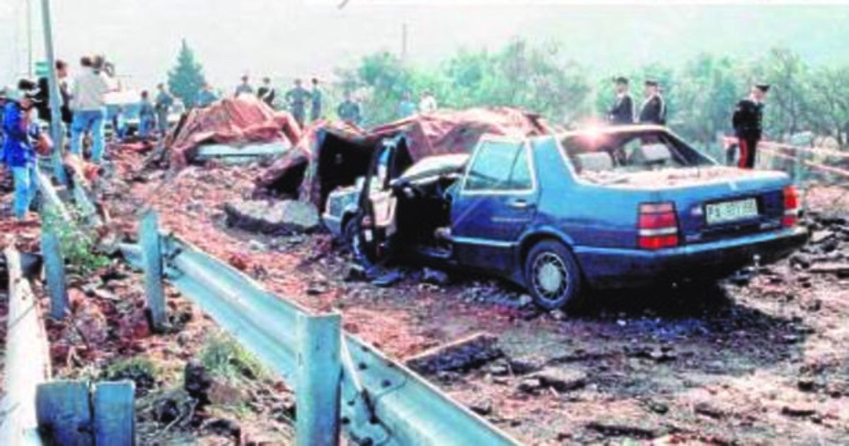 Así quedó el coche del juez Falcone en 1992