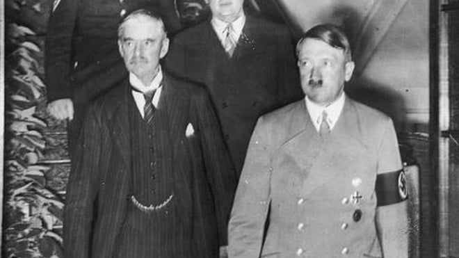 Hitler y Chamberlain (a su derecha) en 1938, en Múnich