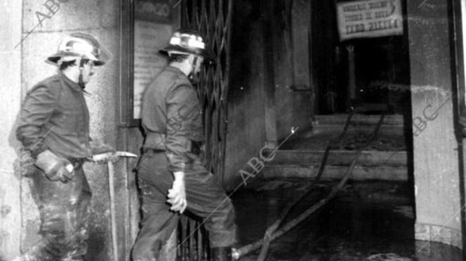 Los bomberos, frente al Alcalá 20