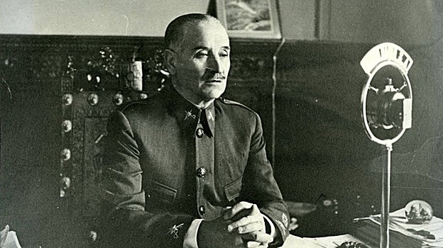 Queipo de Llano, durante una de sus discursos desde Radio Sevilla