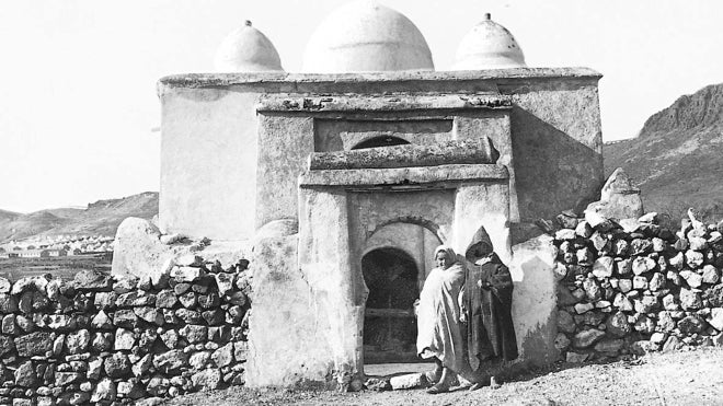 Mezquita donde se Guardan los Restos del Santon Mizzian, que Promovió y Dirigió contra los Españoles la campaña de 1911
