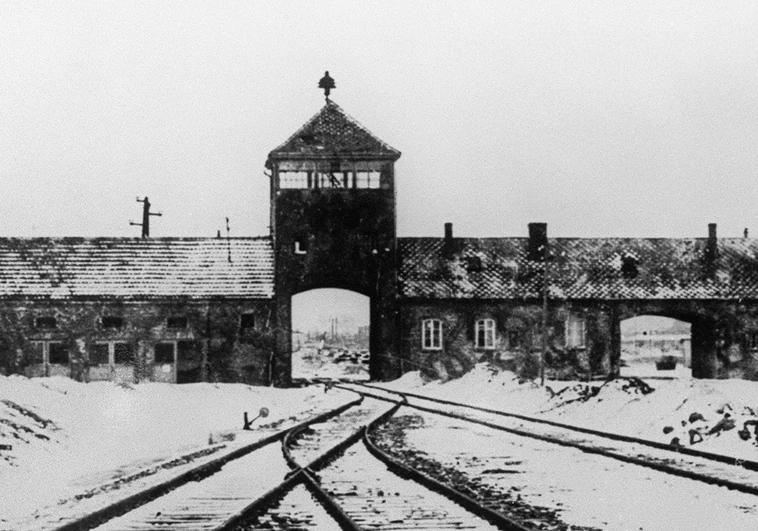 «Si los Aliados hubieran bombardeado las vías férreas de Auschwitz, habrían salvado 15.000 vidas al día»