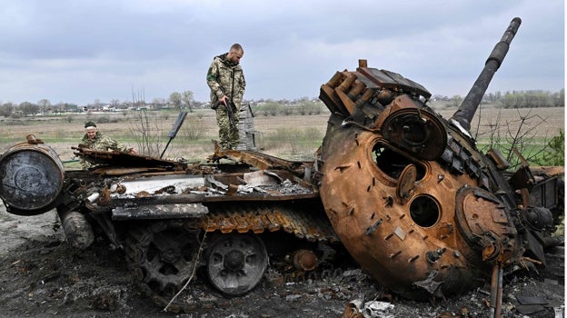Efecto 'Jack in a box' en un tanque ruso durante la guerra de Ucrania