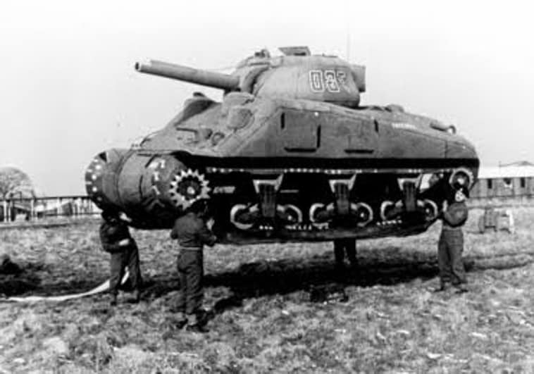 Como en Ucrania: el ejército fantasma de tanques hinchables que aplastó a Hitler en el Día D