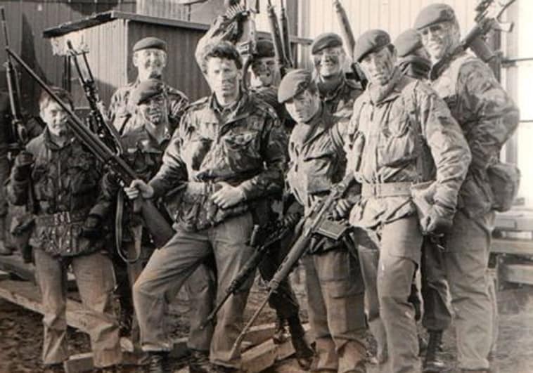 La matanza más cruel del IRA contra los paracaidistas ingleses: «Había piernas desmembradas colgando de árboles»