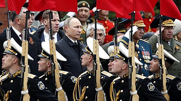 Vladimir Putin durante el desfile en conmemoración del Día de la Victoria, en 2017