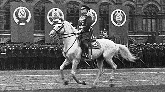 Zhukov, en el desfile de la Victoria de 1945, en Moscú