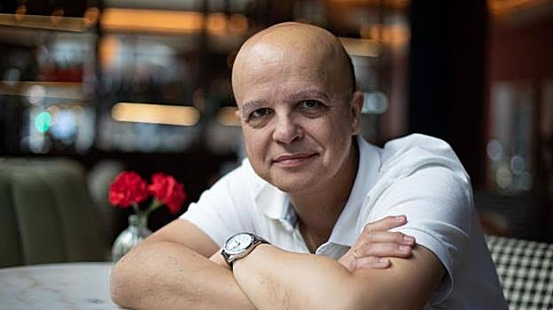 Agustín Rivera fotografiado en la cafetería del Hotel de las Letras, en el centro de Madrid.