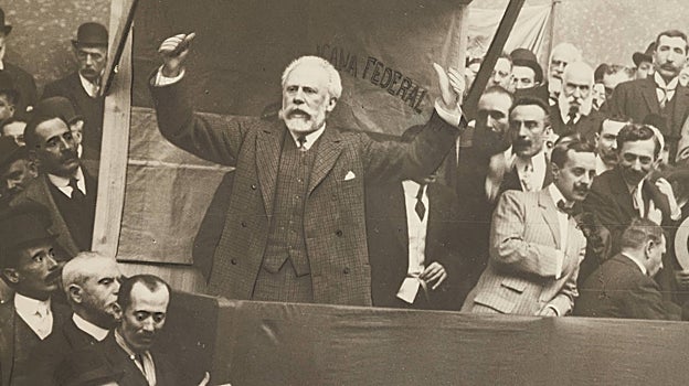 La cruzada eterna de los socialistas contra su líder: el drama ...