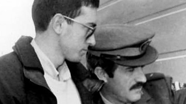 El acusado ayudó a la policía a recrear el crimen