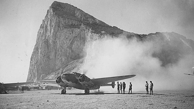 Avión de la Royal Air Force, en Gibraltar, durante la Segunda Guerra Mundial