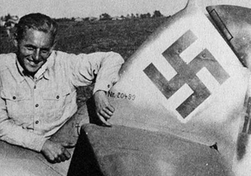La revelación de Hitler a su gran héroe de la Luftwaffe: «Al final de la guerra me aseguró que Dios le había perdonado»