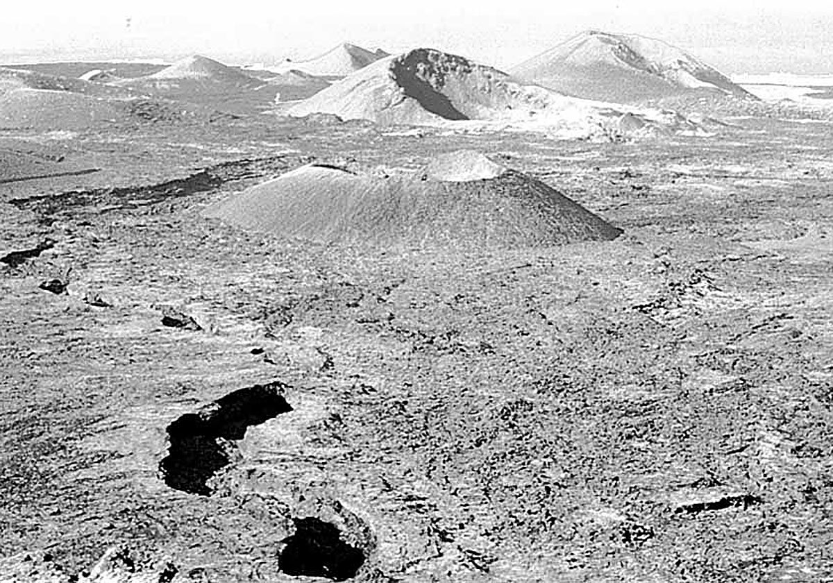 Imagen de la fractura y los conos volcánicos creados por la erupción del año 1730 en Timanfaya