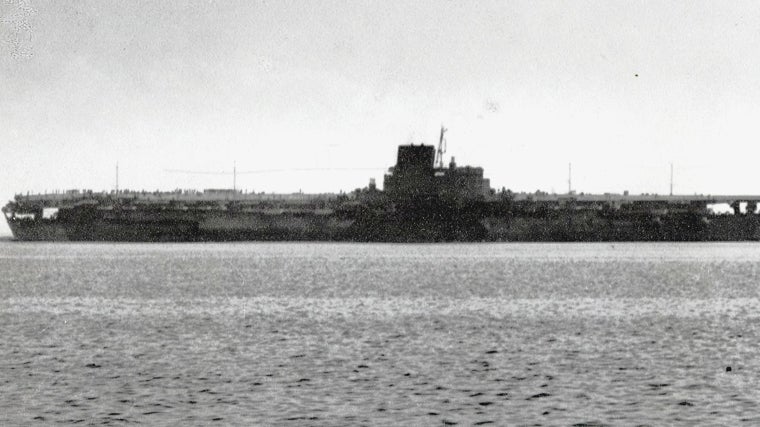 El Shinano, antes de entrar en combate, en la Bahía de Tokio