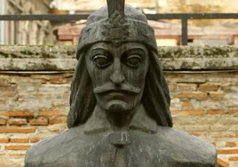 Estatua de Vlad Tepes en Bucarest