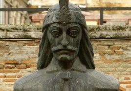 Estatua de Vlad Tepes en Bucarest