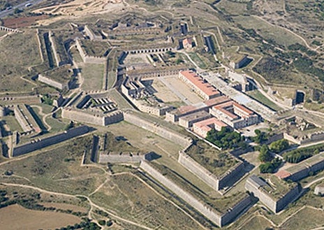 Imagen secundaria 1 - La fortaleza abaluartada de Jaca, la de San Fernando y la poligonal de San Cristóbal
