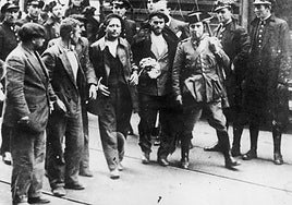 Asturias, octubre de 1934. Prisioneros de la Guardia Civil y de Asalto