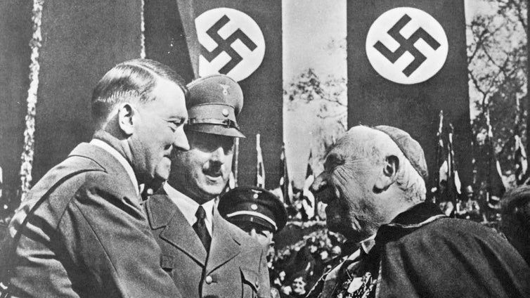 Así es el único ejemplar que existe de la extraña 'Biblia de Hitler' con la que quiso erradicar el catolicismo