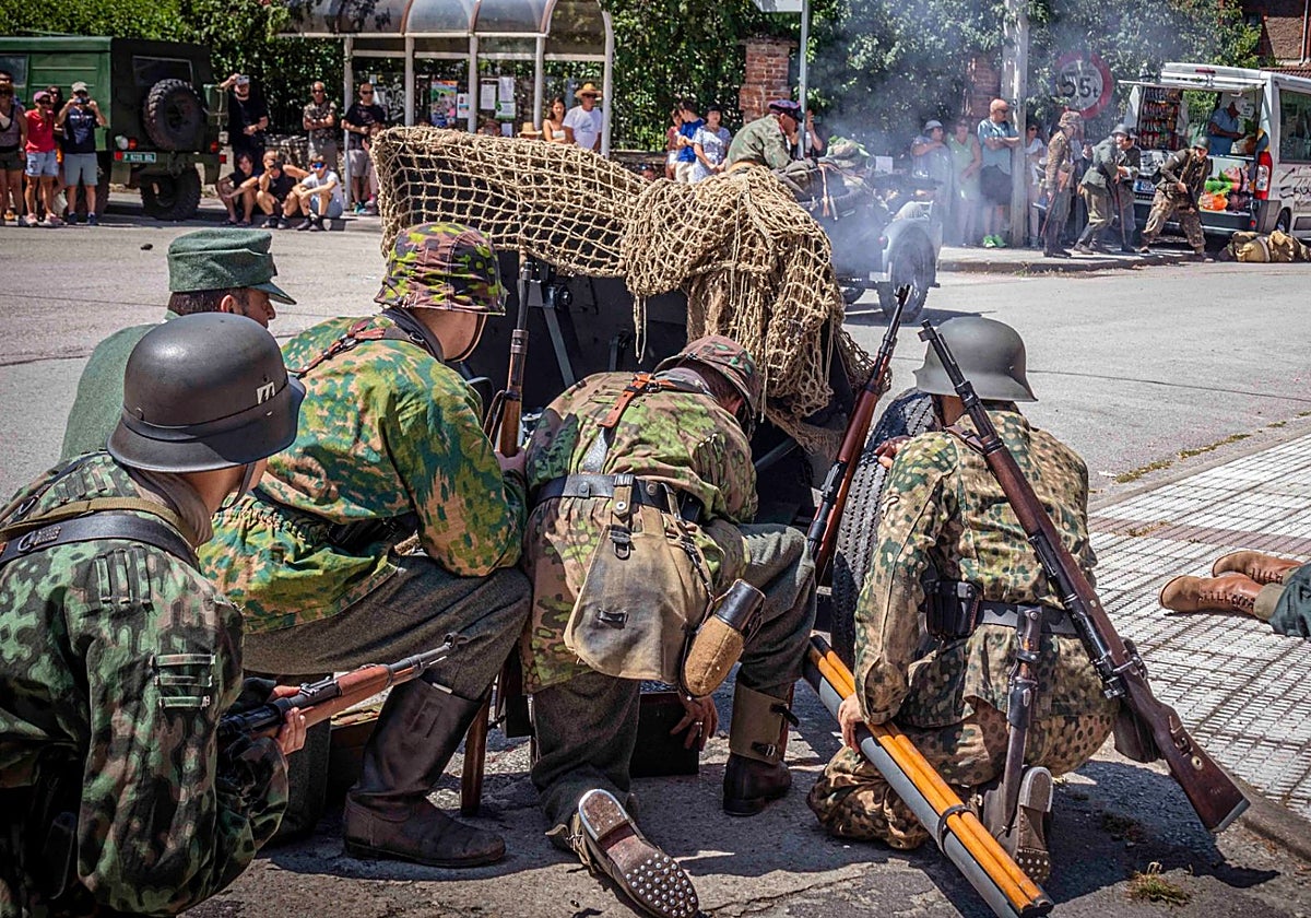 Recreación en Arija: disparo de un cañón alemán