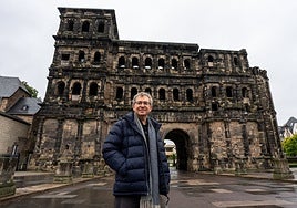Santiago Posteguillo:  «Julio César construyó un puente colosal en diez días. Un año después, muchos siguen cerrados por la Dana»