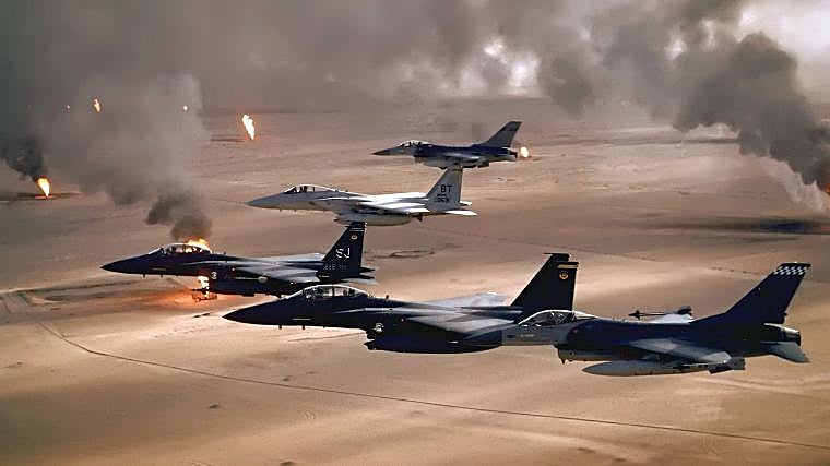 Os lutadores voam sobre seu alvo