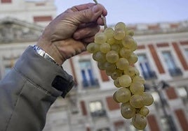 ¿Por qué en España tomamos 12 uvas en Nochevieja? El origen de esta tradición
