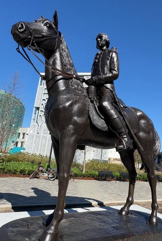 Kanal Caddesi'ndeki Gálvez heykeli