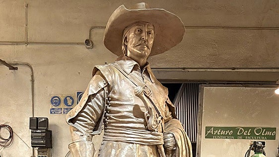 Pérez-Reverte inaugura la estatua de Alatriste en Cartagena