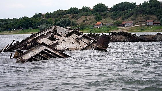 La sequía del Danubio hace emerger a la flota 'fantasma' hundida en la IIGM
