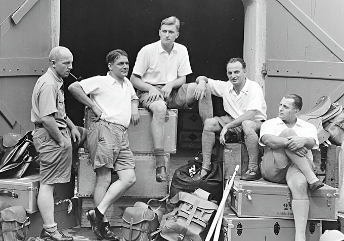 Expedicionarios en Calcuta, en 1938. De izquierda a derecha, Karl Wienert, Ernst Schäfer, Bruno Beger, Ernst Krause y Edmund Geer.