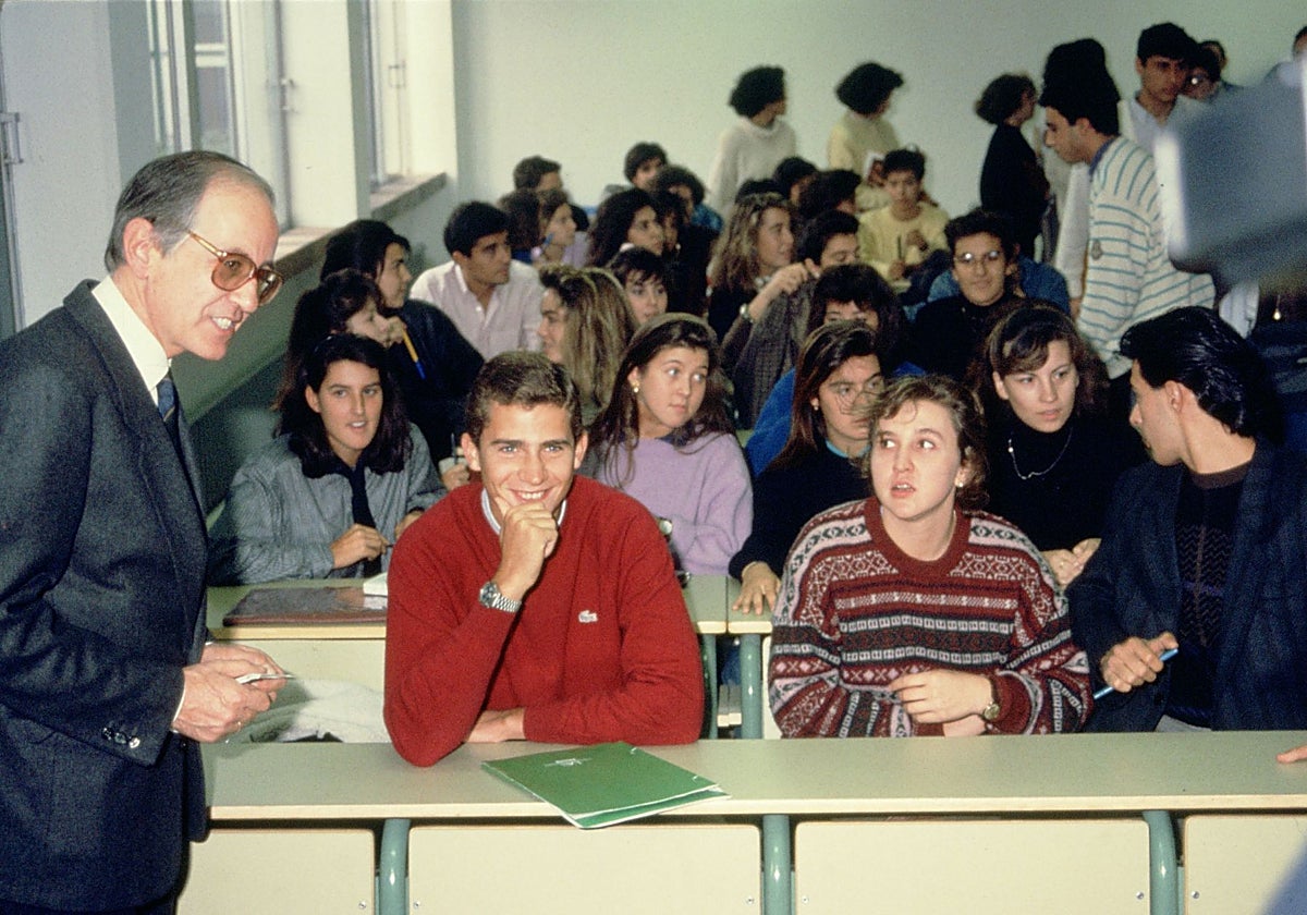 El 'corte' de sentarse junto al Príncipe en clase vignette