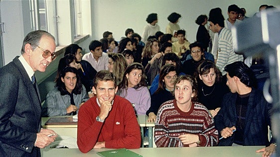 El 'corte' de sentarse junto al Príncipe en clase