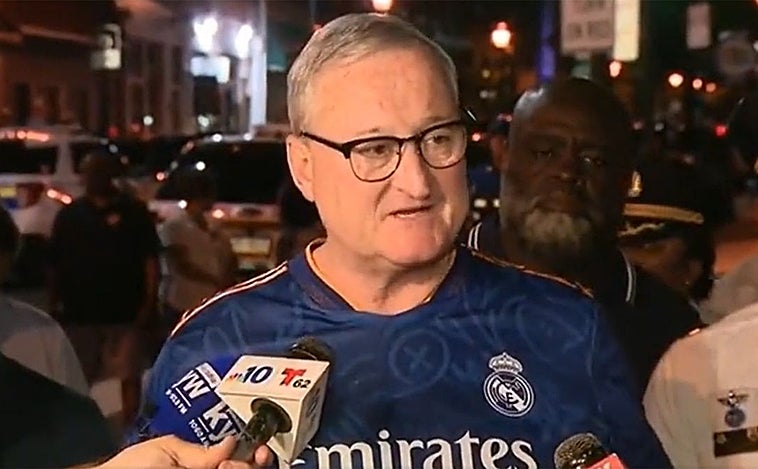 El alcalde de Filadelfia sorprende al comparecer ante la prensa con la camiseta del Real Madrid